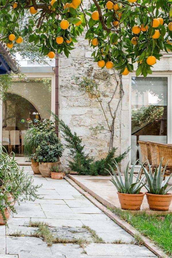 Villa Minimalist Stone *