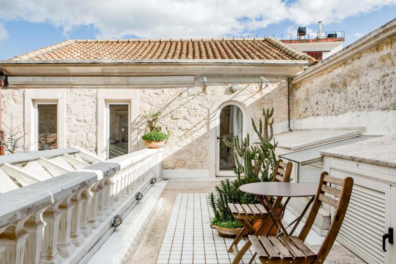 Villa Minimalist Stone
