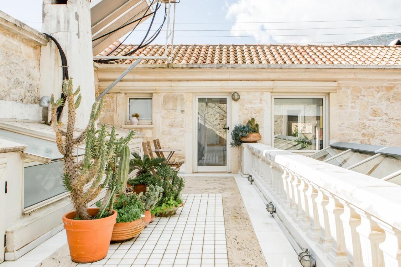 Vila Minimalist Stone Archanes