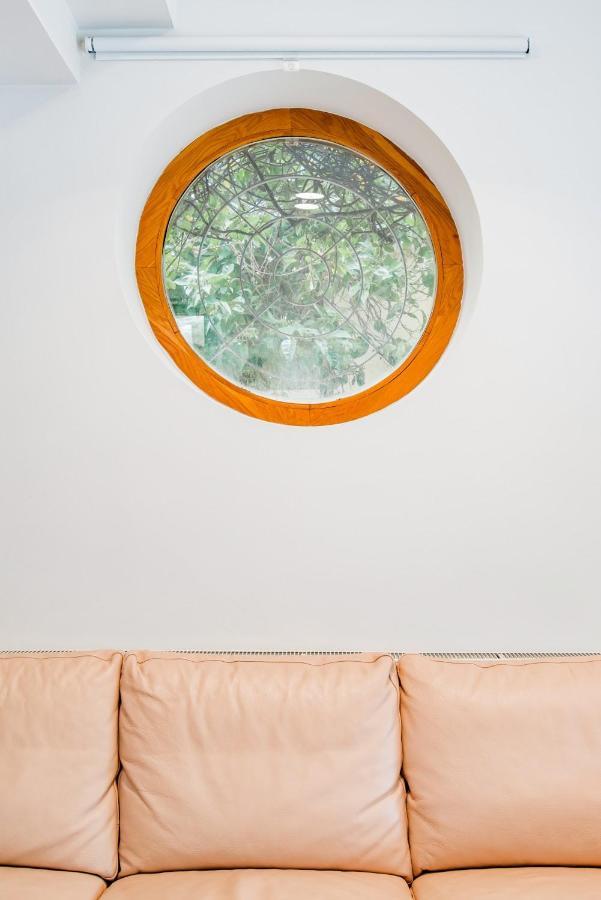 Villa Minimalist Stone